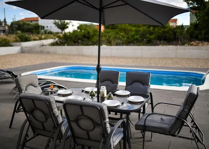 Hedonist Villa *