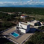 Villa Hedonist *