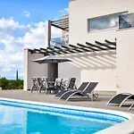 Villa Hedonist *